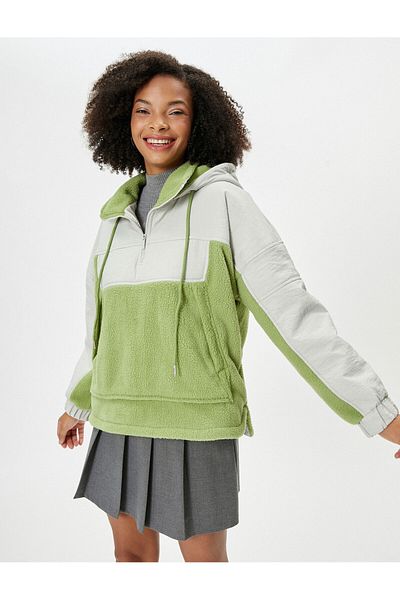 Koton Kapuzen-Sweat-Plüschmantel mit halbem Reißverschluss und doppelten Stofftaschen