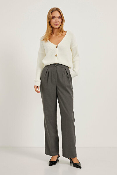 Arma Life Women's Basic Wide V-Neck White Knit Cardigan