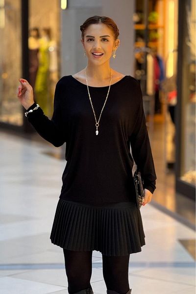 Nevin Kaya Moda Bluză neagră cu decolteu în V