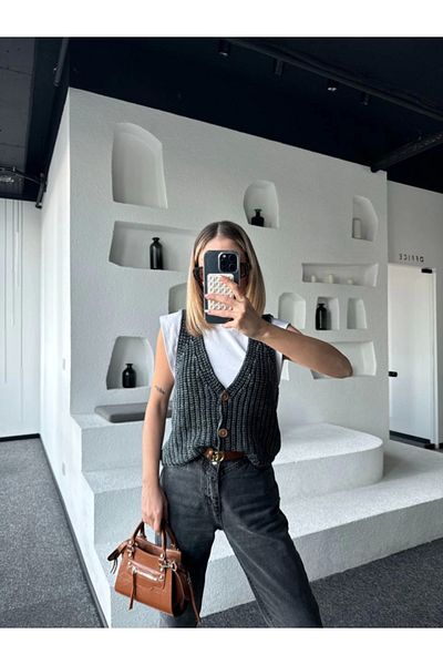 Miracle Omni Knitwear Sleeveless Buttoned Vest - Black
