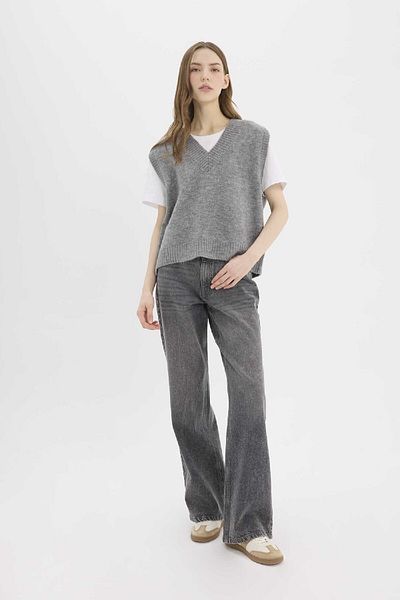 DeFacto Oversize Wide Fit Basic Plain V-Neck Knitwear Sweater E4032Ax25Sp