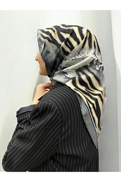 Pierre Cardin وشاح حريري تيفيل بنمط الحمار الوحشي باللون الرمادي 8447438 - 912