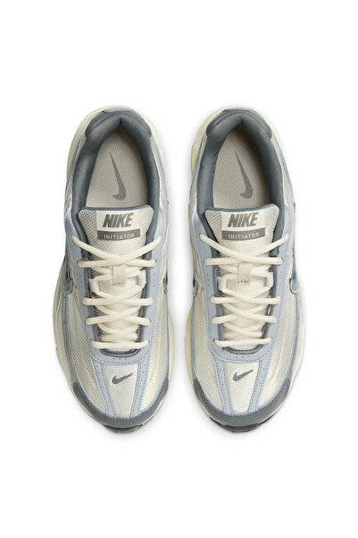 Nike حذاء الجري المبتدئ كريم للجنسين