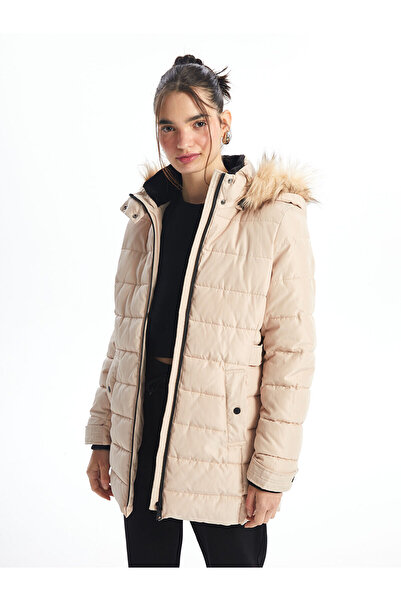 LC Waikiki Özmarka Yeni Sezon Kadın Kapüşonlu Düz Şişme Mont