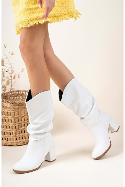 KCMN حذاء بوت للنساء من الجلد الصناعي المطوي باللون الأبيض