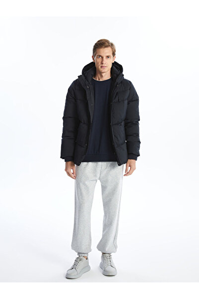 LC Waikiki معطف منفوخ للرجال بغطاء رأس من أنثراسايت ستاندرد فورم