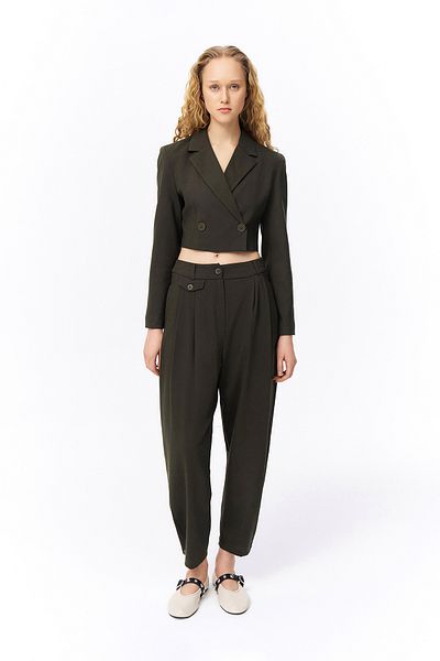 Quzu Khaki Jogger Trousers - Pleat Detail