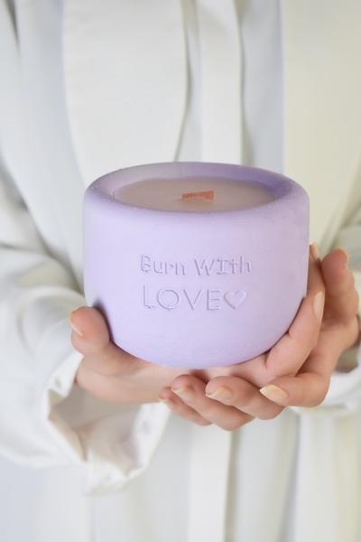 LALEZEN HOME LAVANTA KOKULU DEKORATİF LİLA BETON MUMLUK & SOYAWAX MUM (LAVEND...