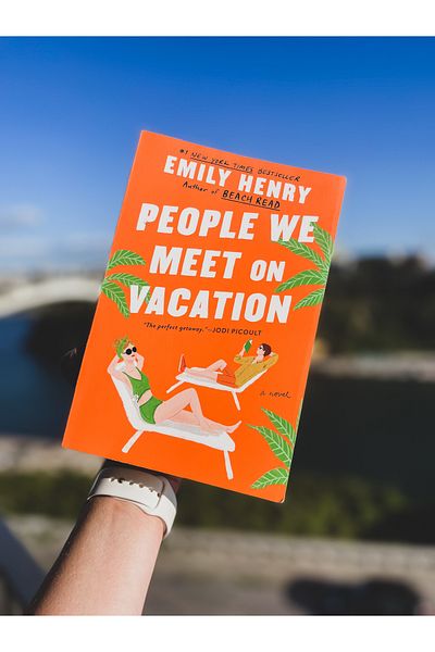 Penguin Books Emily Henry - People We Meet on Vacation