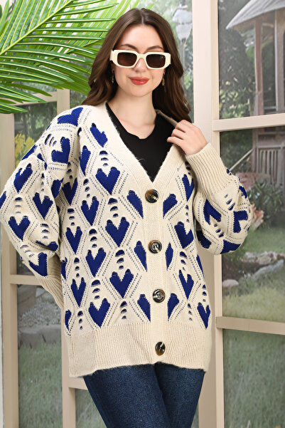 02Lady Fashion Oversize Soft Heart Patterned Knitted Detail Buttoned Strickery Cardigan