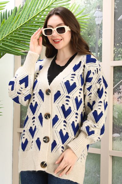02Lady Fashion Oversize Soft Heart Patterned Knitted Detail Buttoned Strickery Cardigan