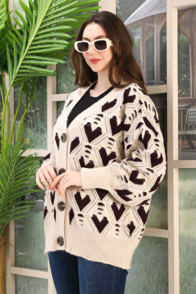 02Lady Fashion Oversize Soft Heart Patterned Knitted Detail Buttoned Strickery Cardigan
