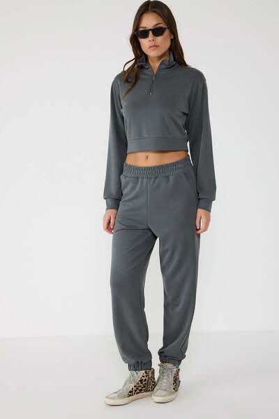 No Matter What Kohlefarbenes, kurzes Sweatshirt mit Reißverschluss