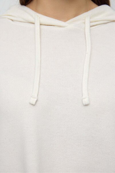 No Matter What Weiches, kurzes Kapuzentop aus Strickstoff