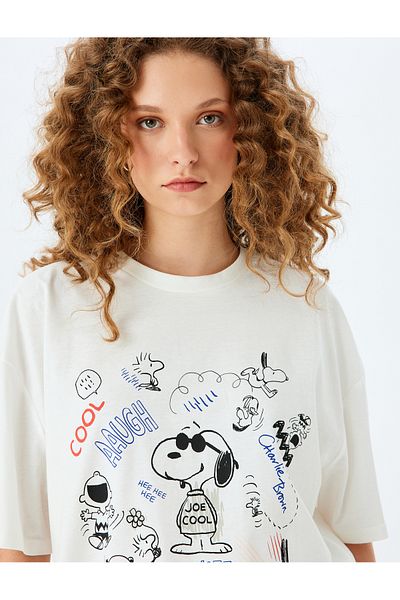 Koton Snoopy Licensed Short Sleeve Crew Neck Printed t Shirt