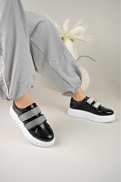 Lisinya Black Patent Leather Sneakers