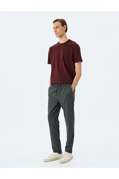 Koton Kurzärmliges Basic-T-Shirt aus Baumwoll-Tok-Stoff mit Rundhalsausschnitt und normaler Passform