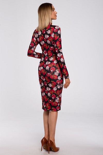 Made of Emotion In this dress made of elastic fabric with multicolour print you will stay warm and sexy.
