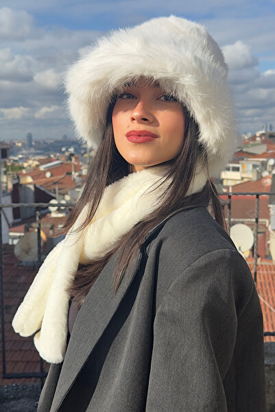 Mollycrush Women's Winter Plush White 3-Piece Set - Faux Fur Bucket, Heart Scarf Gloves