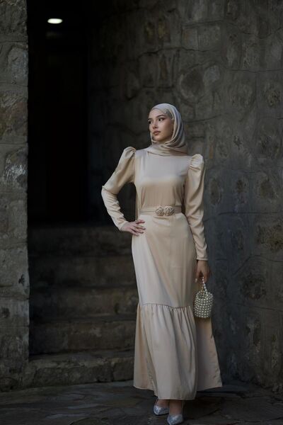 BAHARYAMAÇLI Kadın Pera Bej Gül Detaylı Belden Kuşaklı Saten Tesettür Abiye Elbise