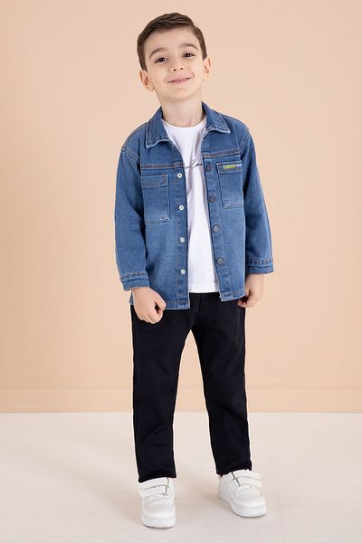 Cansın Mini Set de 3 piese cu cămașă de jeans albastru închis, tricou cu imprimeu text și pantaloni pentru băiat