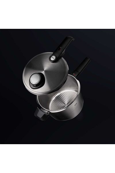 Fissler Vitavit ®   Premium 4.5 Liter Cookware Set - 2 Pieces Steaming Recipe Book