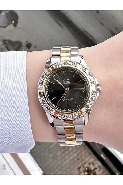 Q&Q Women's Metal Band Wristwatch