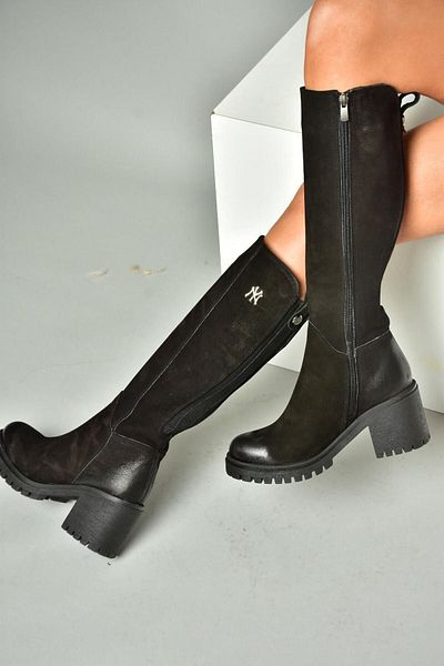 Fox Shoes R654034003 Černé dámské kozačky na silném podpatku z pravé kůže