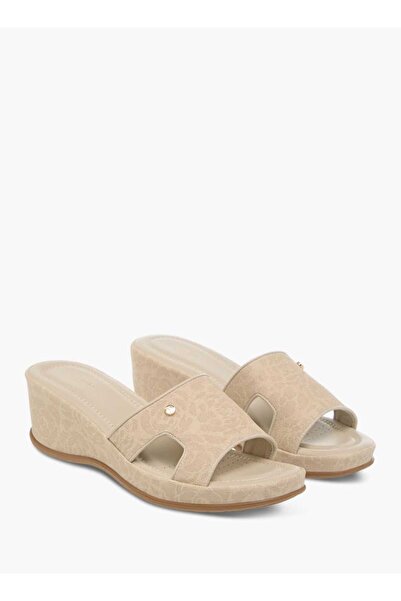 Flora Bella by Shoexpress صندل Flora Bella سهل الارتداء بكعب إسفيني مزخرف بنق...