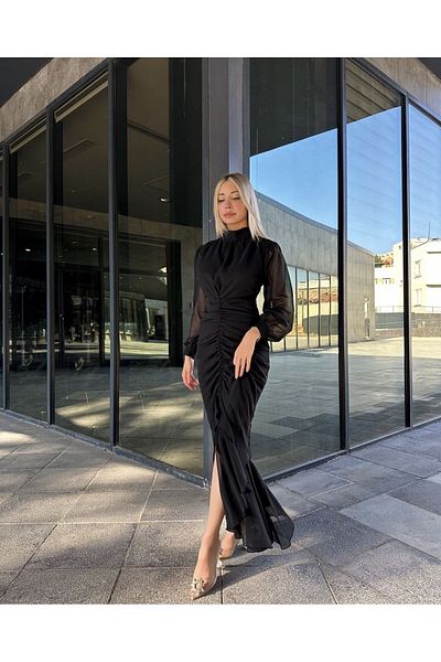 Afiş Butik Rochie neagră din șifon cu decolteu cu fante