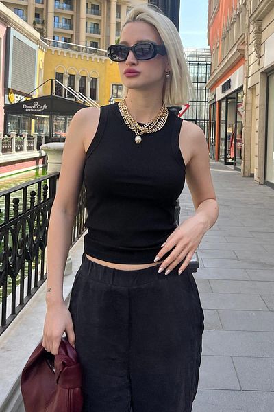 Madmext Schwarzes Basic-Tanktop mit normalem Schnitt und dicken Trägern MG2059