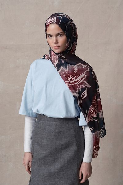 Qef Flower Garden Modal Brush Shawl - Navy the Beauty of Modal Brush Shawl Popular in Shawls Is Not Necessary to Say That It Is Comfortable to Stick Florals on Tearful Flower Fields.