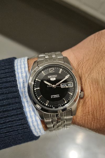 Seiko - Automatic Black Dial with Calendar Steel Bracelet 3 Atm Waterproof Men Wristwatch
