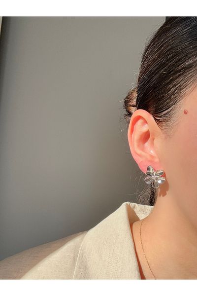 Ressia Small Flower Earrings