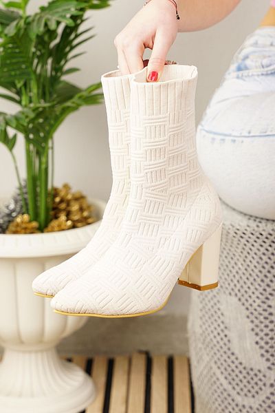 İmerShoes Μπεζ γυναικείες μπότες - ψηλό χοντρό τακούνι, πλεκτά εύκαμπτα μυτερά δάχτυλα, οδοντωτή σόλα άνετα μποτάκια 168