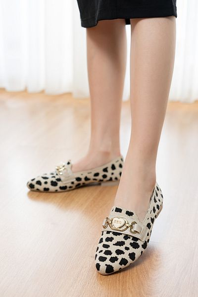 DİVOLYA Miu Beige Black Buckle Detailed (1 cm Heel) Pointed Toe Ballerinas