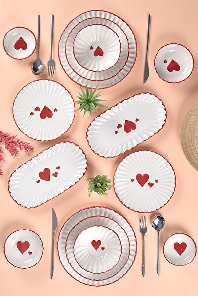ŞURA MUTFAK 2 Kişilik Love Serisi 14 Parça Yemek Takımı ve Kahvaltı Takımı Kalp Desenli