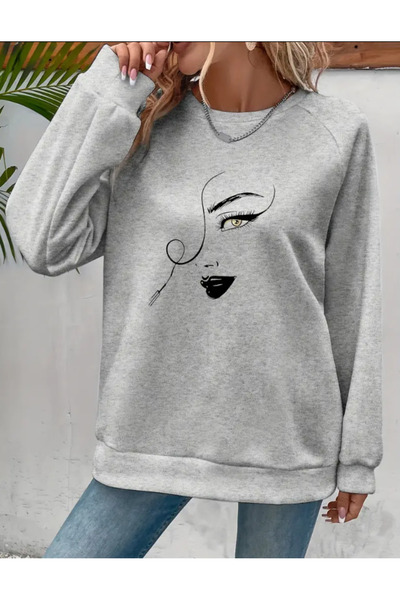 Marco Fresco Swea unisex cu imprimeu cu fața unei femei și detalii cu suliță ...