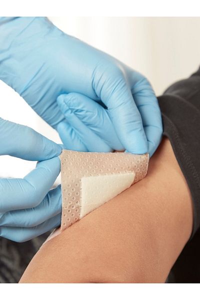 Advancis Medical UK -طبقة اتصال الجروح الماصة من إكسودا - إكليبس 15 سم × 15 سم × 5 قطع