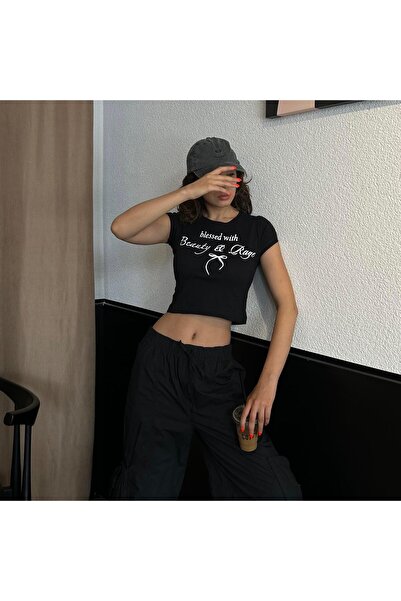 Köstebek Cultură cu mânecă scurtă, binecuvântată cu frumusețe și furie