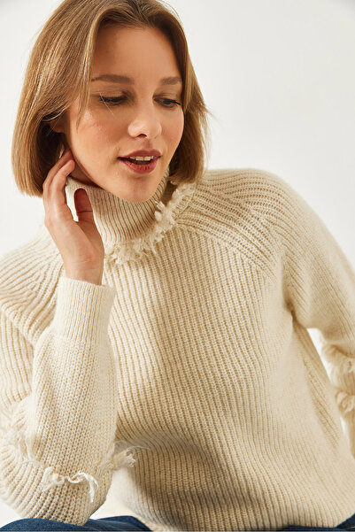 Bianco Lucci Women's Neck and Sleeve Fringed Knitwear Sweater 20246912