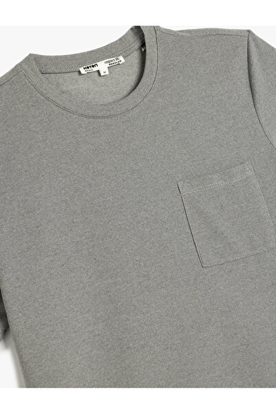 Koton Cep Detaylı Bisiklet Yaka Regular Fit Pamuk Karışımlı Kısa Kollu Basic Tişört