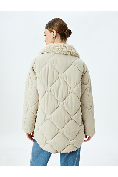 Koton Wasserabweisender gesteppter Mantel mit Plüschkragen und Druckknopfverschluss-Taschen