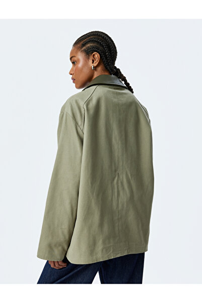 Koton Jacke aus Baumwoll-Gabardine-Stoff mit Reißverschlusstasche und Kragen aus Kunstleder