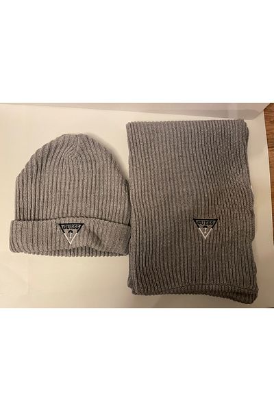 Guess Men's Scarf Beret Set