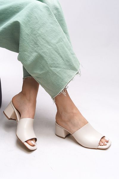Riccon Papuci cu toc Wolrithe pentru femei - culoarea pielii, 0012125   Modelul