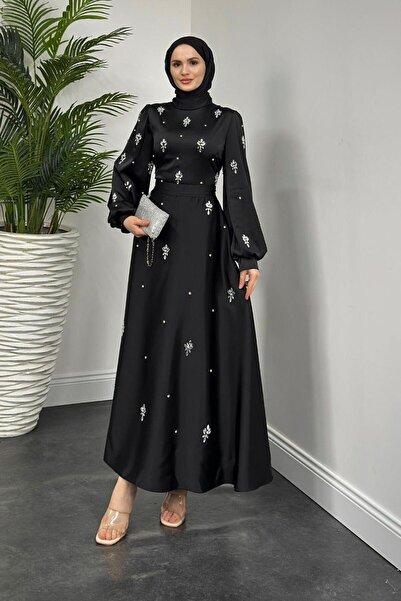 MERVEN AKYÜZ فستان سهرة Novella من الساتان الأسود - بتفاصيل حجرية