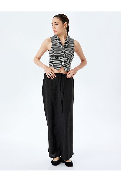 Koton V-Neck Buttoned Slim Fit Crop Knitwear Vest