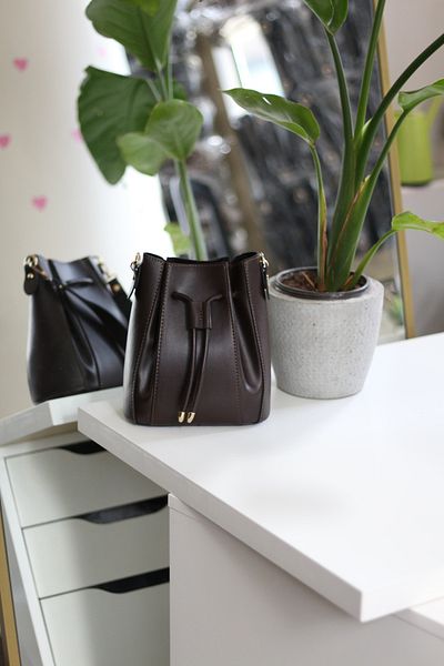 Moom Bag Women's Bitter Brown Shoulder Bag with Drawstring Detail