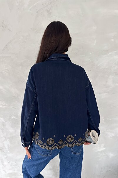 FEMELLE Жіноча темно-синя джинсова куртка з двома кишенями та вишивкою